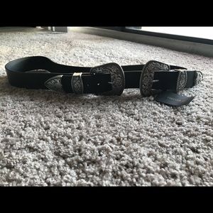 New With Tags Women’s Double Buckle Belt